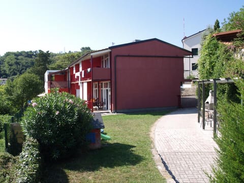 Property building, BBQ facilities, Balcony/Terrace