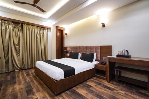 Bed, Kitchen or kitchenette, Photo of the whole room, Bedroom