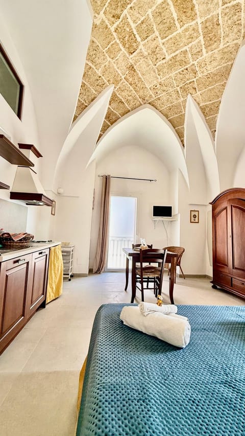 Bed, Kitchen or kitchenette, Photo of the whole room, Dining area