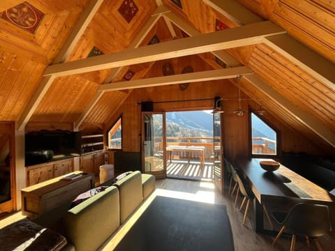 Communal lounge/ TV room, Natural landscape, Living room, Dining area