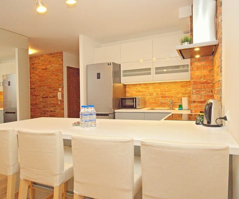Kitchen or kitchenette, Dining area, oven, stove
