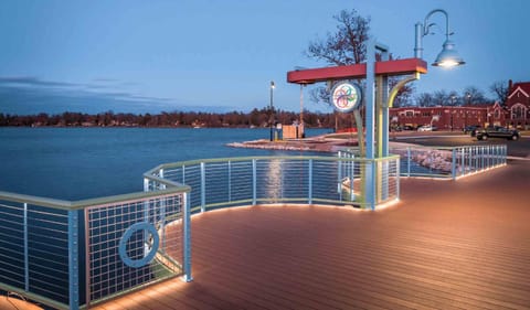 Villa deGrazi in the heart of lake country! - Holiday Home House in Oconomowoc