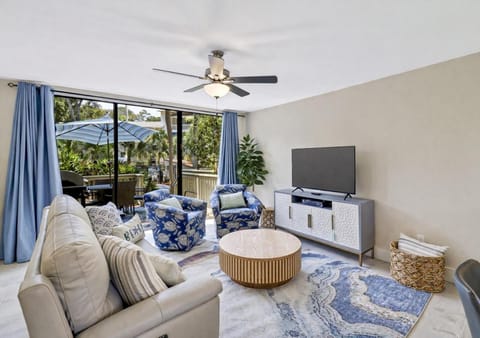 TV and multimedia, Living room, Seating area, Evening entertainment