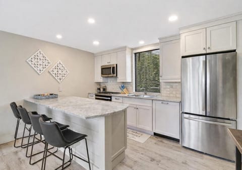 Kitchen or kitchenette, Dining area, dishwasher, oven, stove