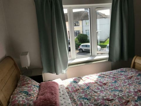 Light Filled 3BDR Home with garden in Kimmage House in Dublin