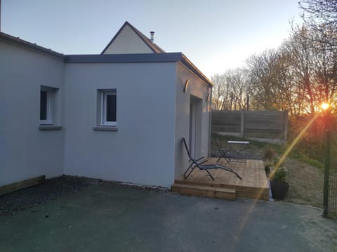 Property building, Spring, Garden, Garden view, Sunset, sunbed