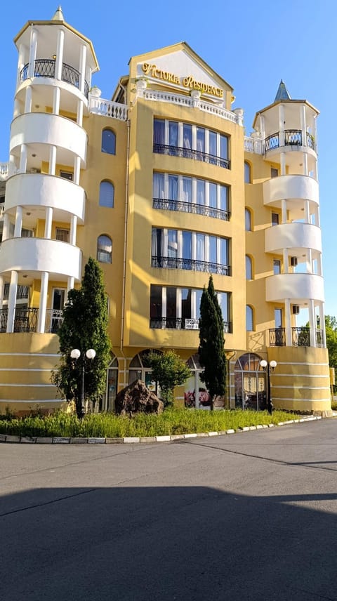Property building, Day
