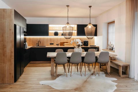 Kitchen or kitchenette, Dining area, pet friendly