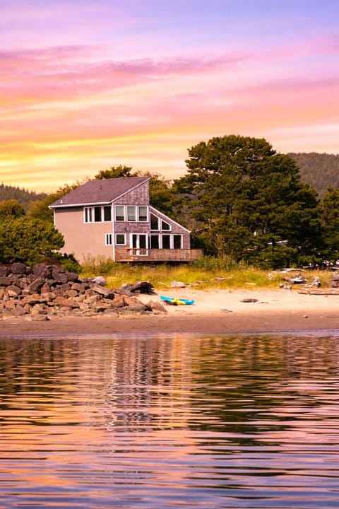 Property building, Natural landscape, Summer, Beach, Canoeing, Sunset