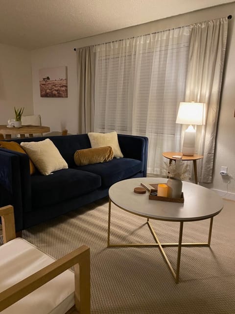 TV and multimedia, Living room, Photo of the whole room, Seating area, Dining area