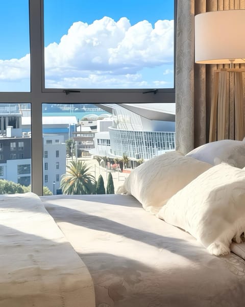 Bed, Photo of the whole room, Bedroom, City view, Sea view