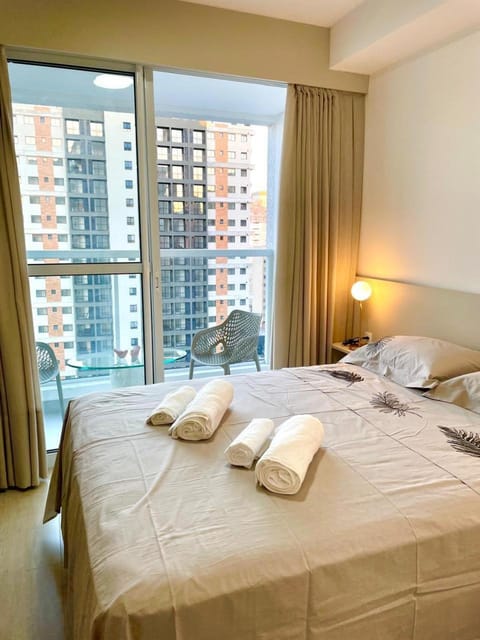Bed, Bedroom, towels