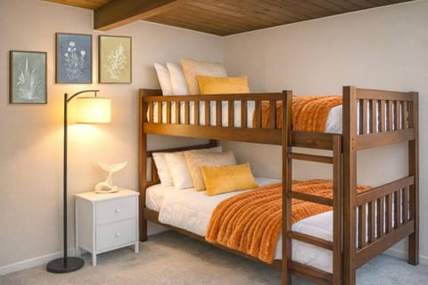 Bed, Bedroom, bunk bed