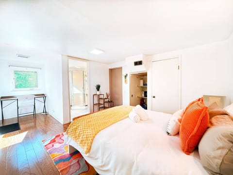 Cozy And Private Berkeley Hills Studio Suite Bed and Breakfast in Berkeley