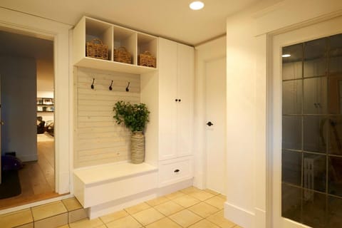 Hot Tub House with Pickleball House in Vancouver