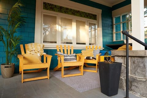 Hot Tub House with Pickleball House in Vancouver