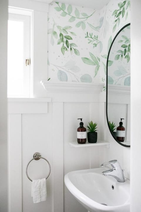 Hot Tub House with Pickleball House in Vancouver