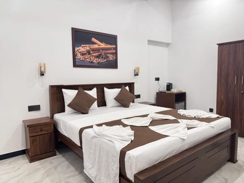 Bed, Photo of the whole room, Bedroom, towels, air conditioner