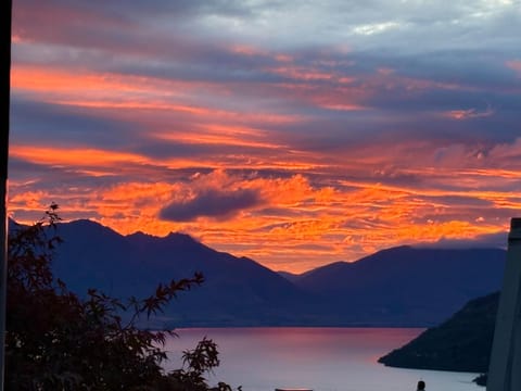 Nearby landmark, Natural landscape, View (from property/room), Lake view, Landmark view, Mountain view, Street view, Sunset