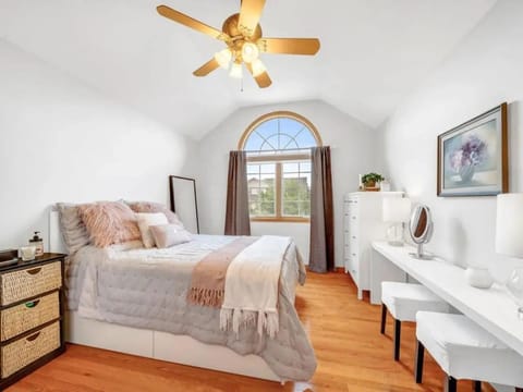 Spacious 6BR Family Home with Pool & Finished Basement House in Orland Park