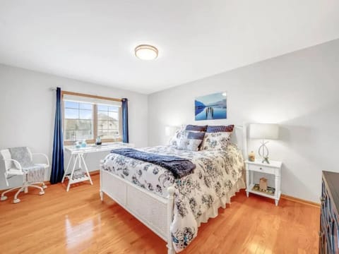 Spacious 6BR Family Home with Pool & Finished Basement House in Orland Park