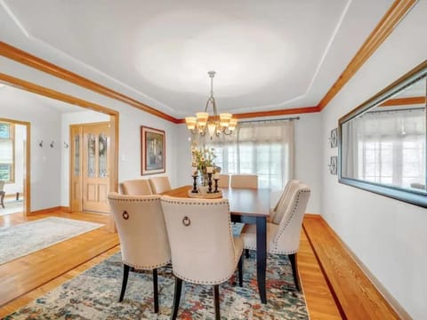 Spacious 6BR Family Home with Pool & Finished Basement House in Orland Park