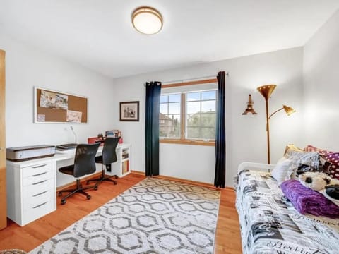 Spacious 6BR Family Home with Pool & Finished Basement House in Orland Park