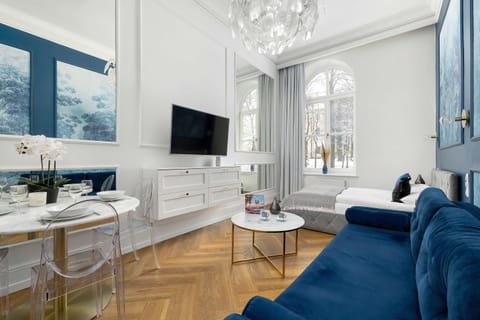 TV and multimedia, Seating area