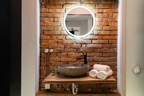 Bathroom, towels