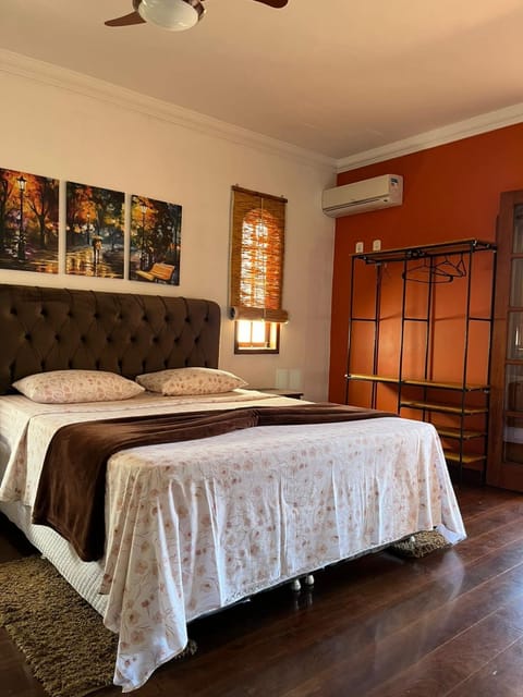 Bed, Photo of the whole room, locker, air conditioner