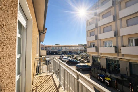 Property building, Day, Neighbourhood, View (from property/room), Balcony/Terrace, Street view