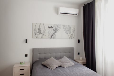 Bed, Bedroom, air conditioner