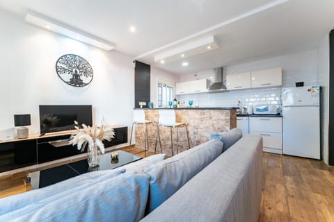 TV and multimedia, Living room, Dining area, stove