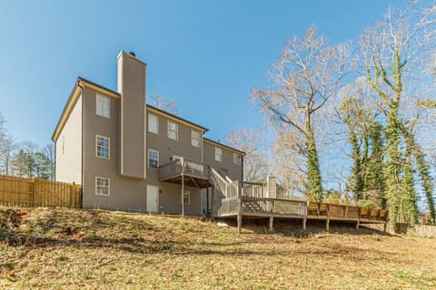 3BR w/ Backyard • Airport & Downtown • Six Flags House in Atlanta