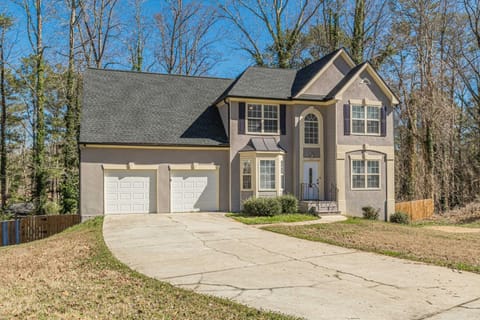 3BR w/ Backyard • Airport & Downtown • Six Flags House in Atlanta