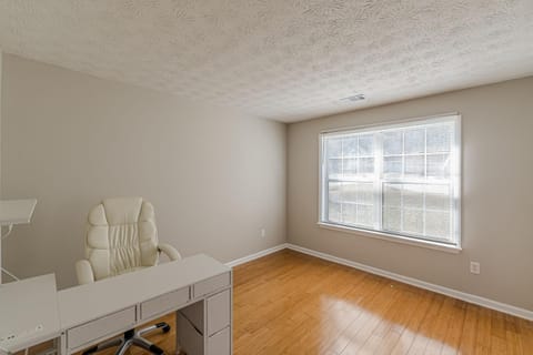 3BR w/ Backyard • Airport & Downtown • Six Flags House in Atlanta