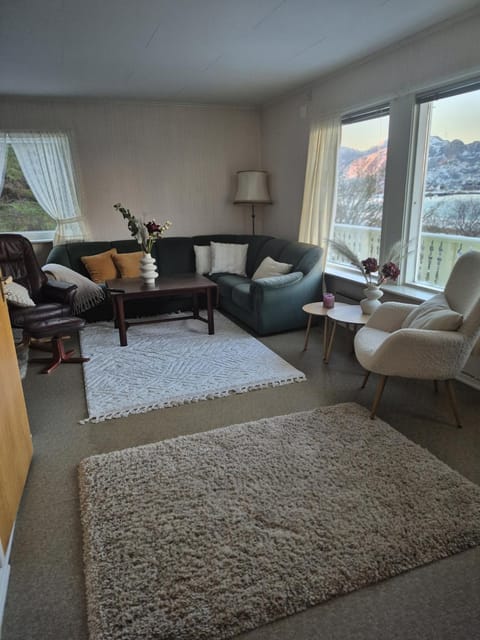 View (from property/room), View (from property/room), Living room, Photo of the whole room, Seating area, Mountain view, Mountain view, Sea view, Sea view
