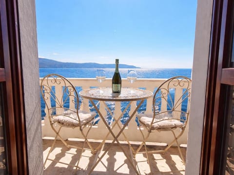 View (from property/room), Balcony/Terrace, Lake view