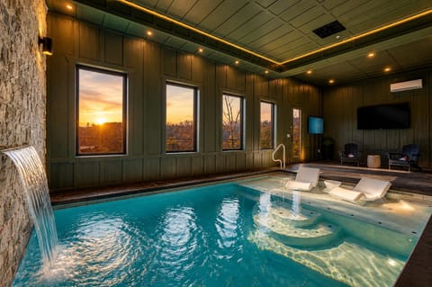 TV and multimedia, View (from property/room), Spa and wellness centre/facilities, Seating area, Swimming pool, Sunset