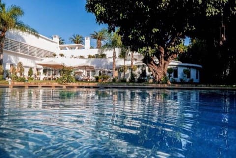 Restaurant/places to eat, Natural landscape, Garden, Pool view, Swimming pool