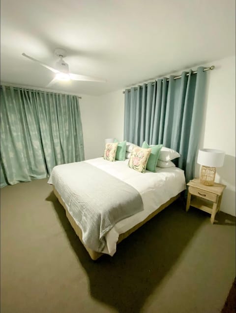 Pura Vida Hermanus House in Hermanus