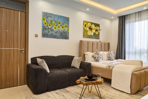 Bed, Living room, Decorative detail, Seating area, Dining area