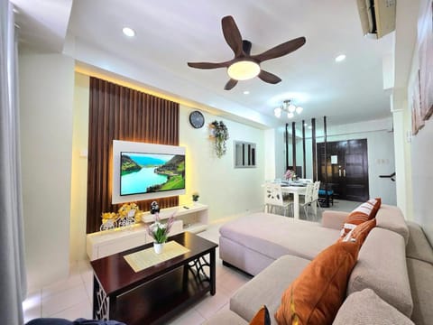 TV and multimedia, Living room, Seating area, Dining area