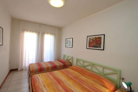 Bed, Decorative detail, Bedroom