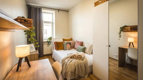 Bed, Photo of the whole room, Decorative detail, Bedroom, towels, wardrobe