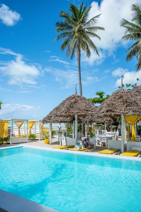 Day, Pool view, Swimming pool, sunbed
