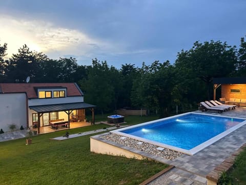 Swimming pool, Swimming pool