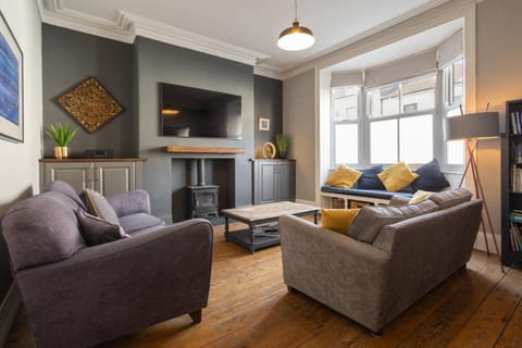Communal lounge/ TV room, TV and multimedia, Living room, Seating area, Evening entertainment