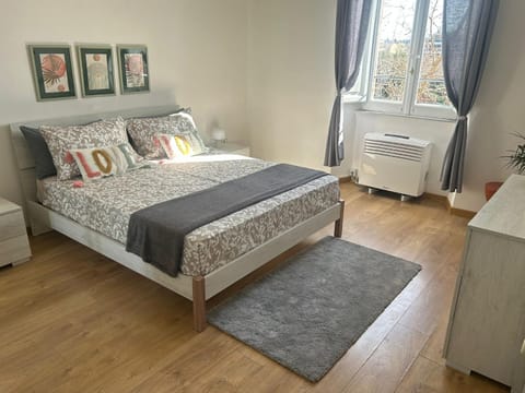 Bed, Photo of the whole room