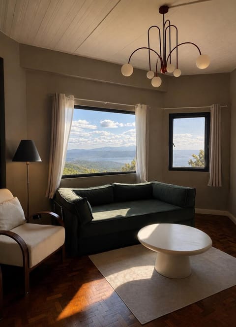 Game Room, Lake view